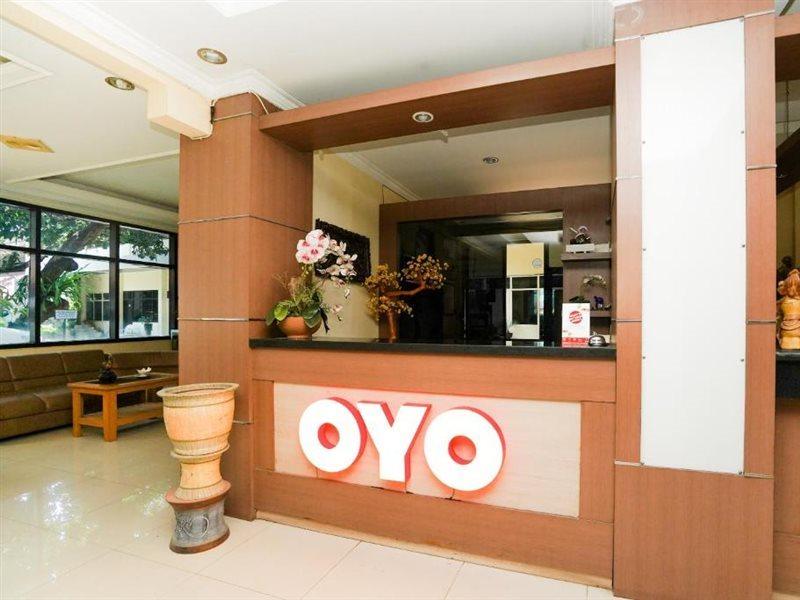 Oyo 1652 Hotel Tampiarto Probolinggo Exterior foto