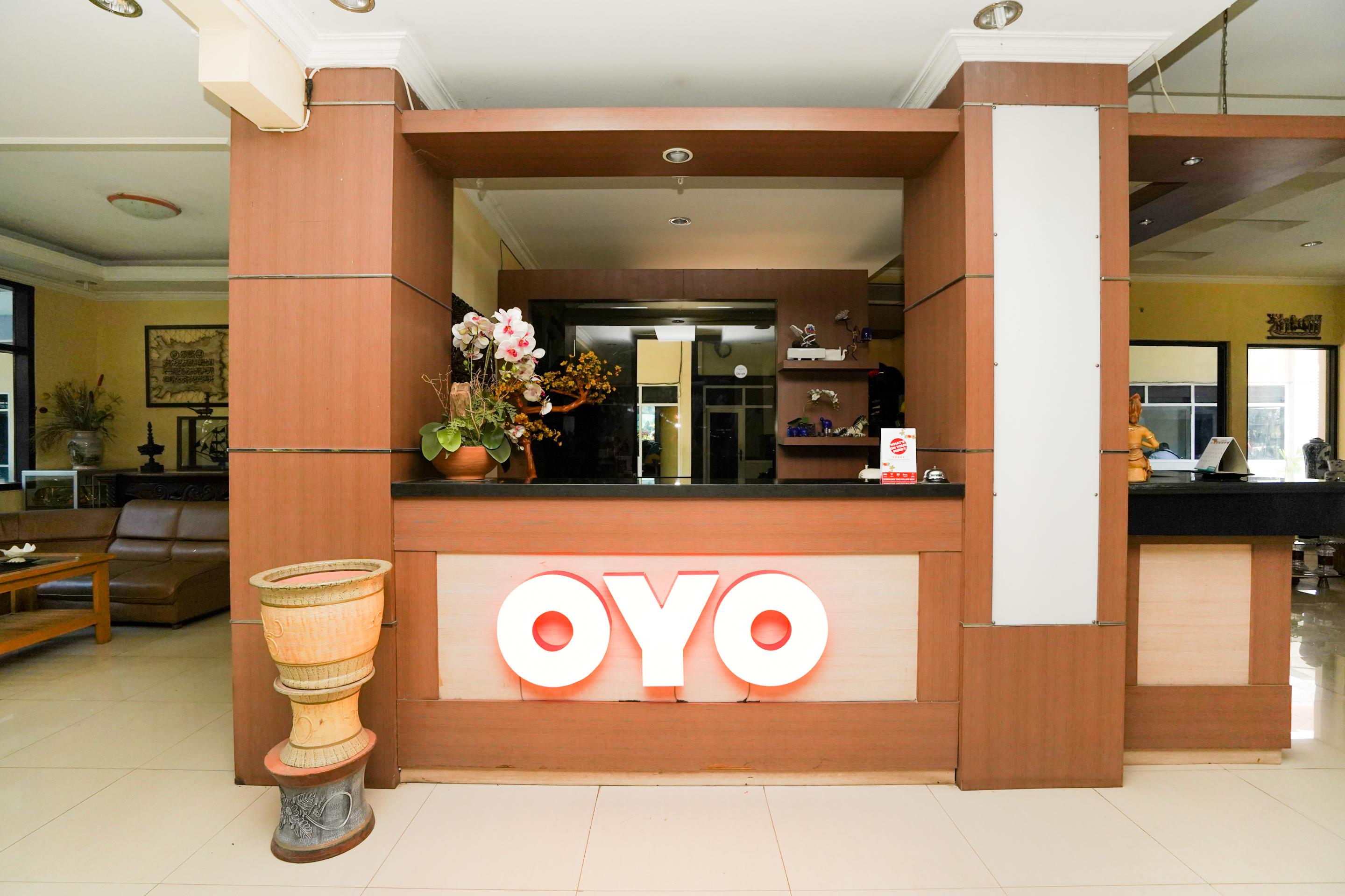 Oyo 1652 Hotel Tampiarto Probolinggo Exterior foto