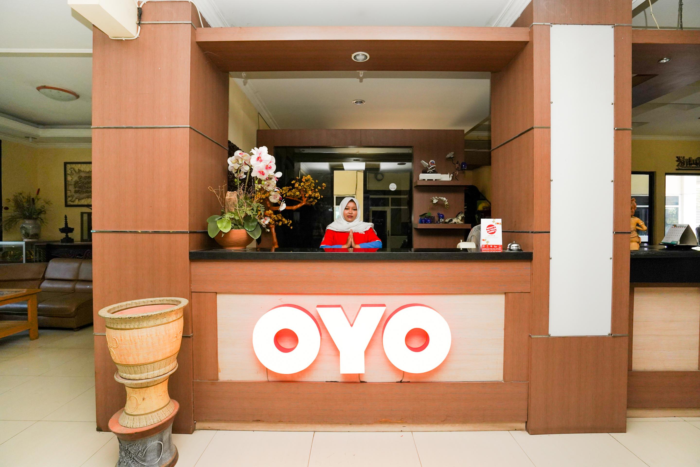 Oyo 1652 Hotel Tampiarto Probolinggo Exterior foto