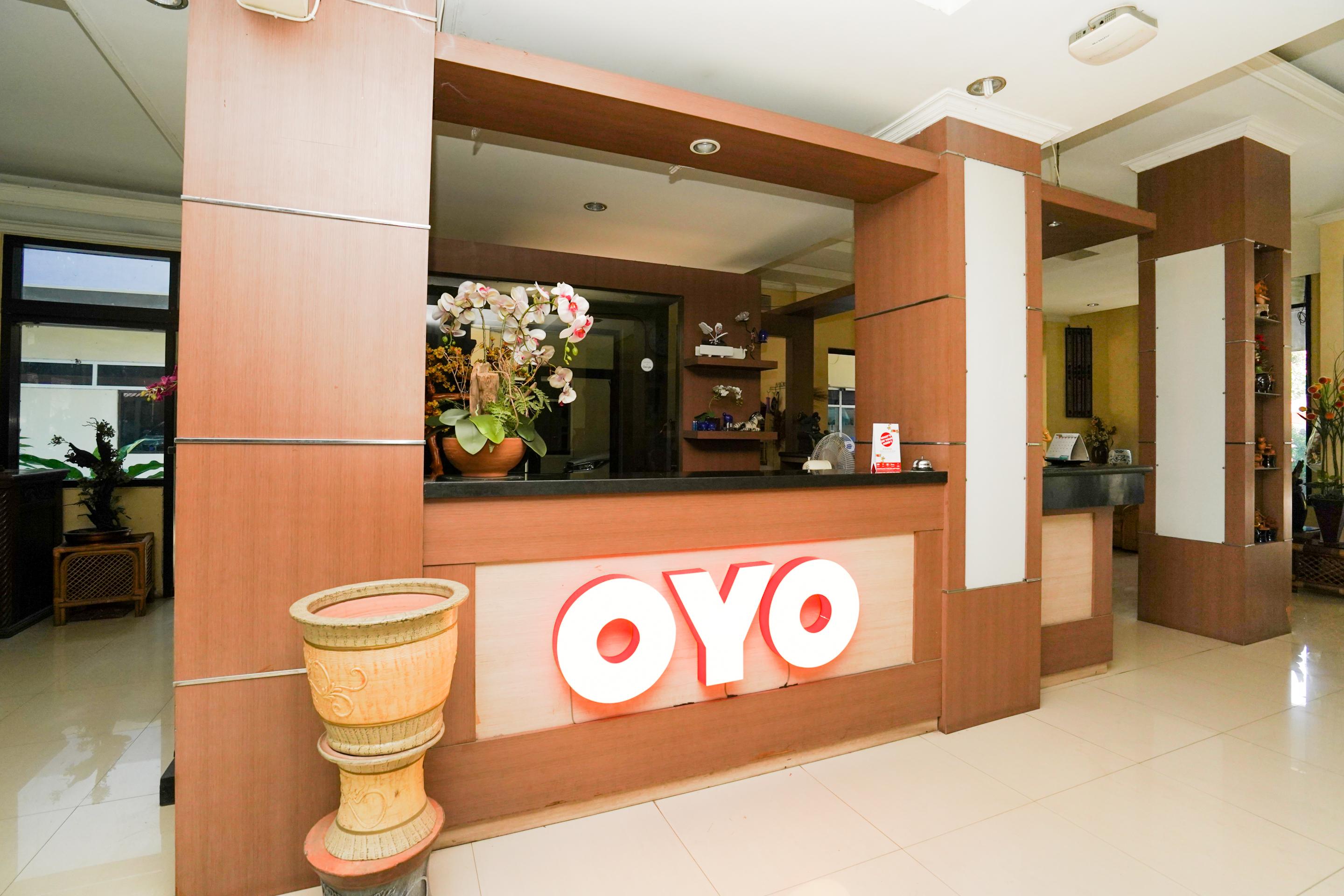 Oyo 1652 Hotel Tampiarto Probolinggo Exterior foto