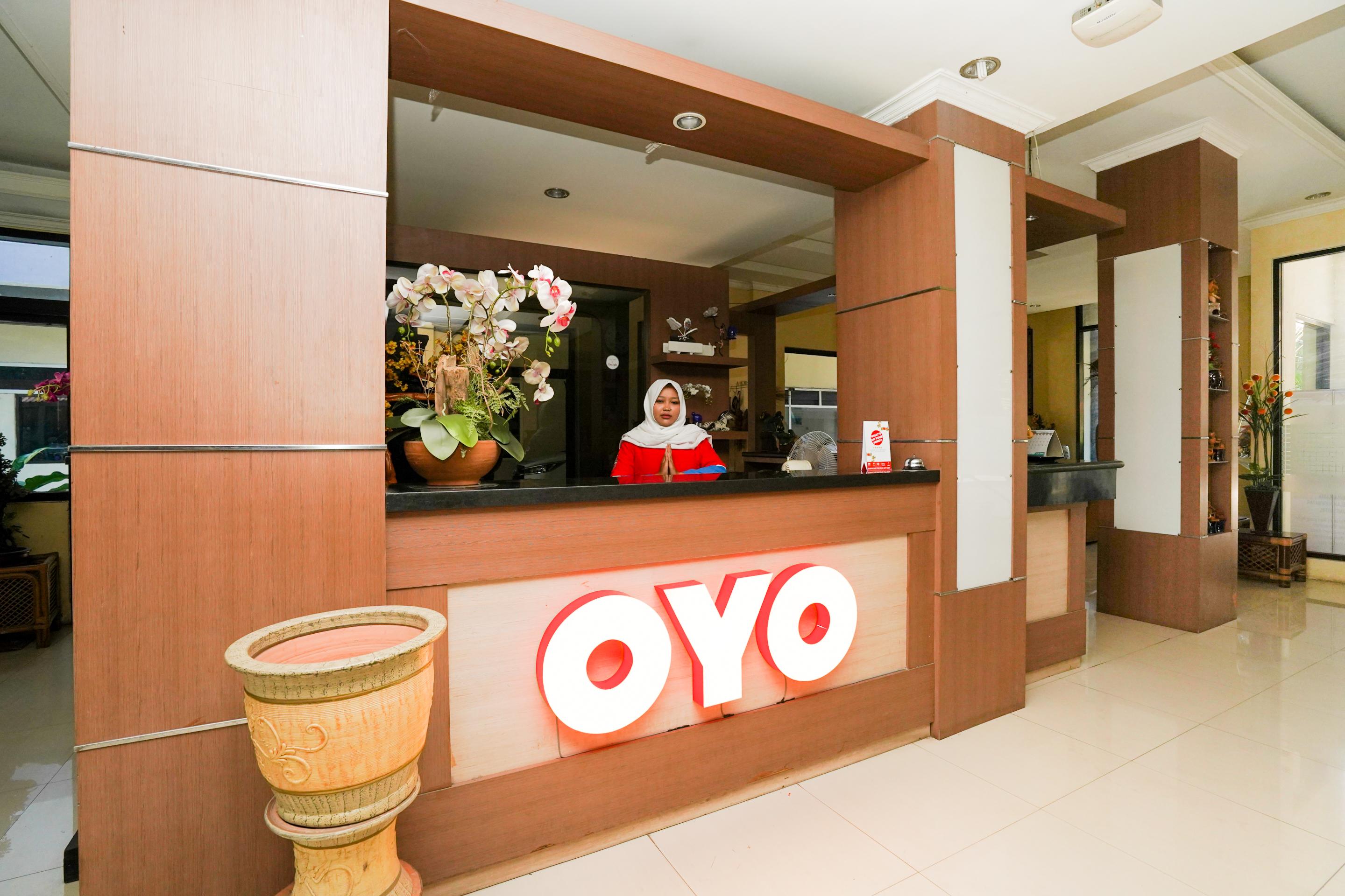 Oyo 1652 Hotel Tampiarto Probolinggo Exterior foto