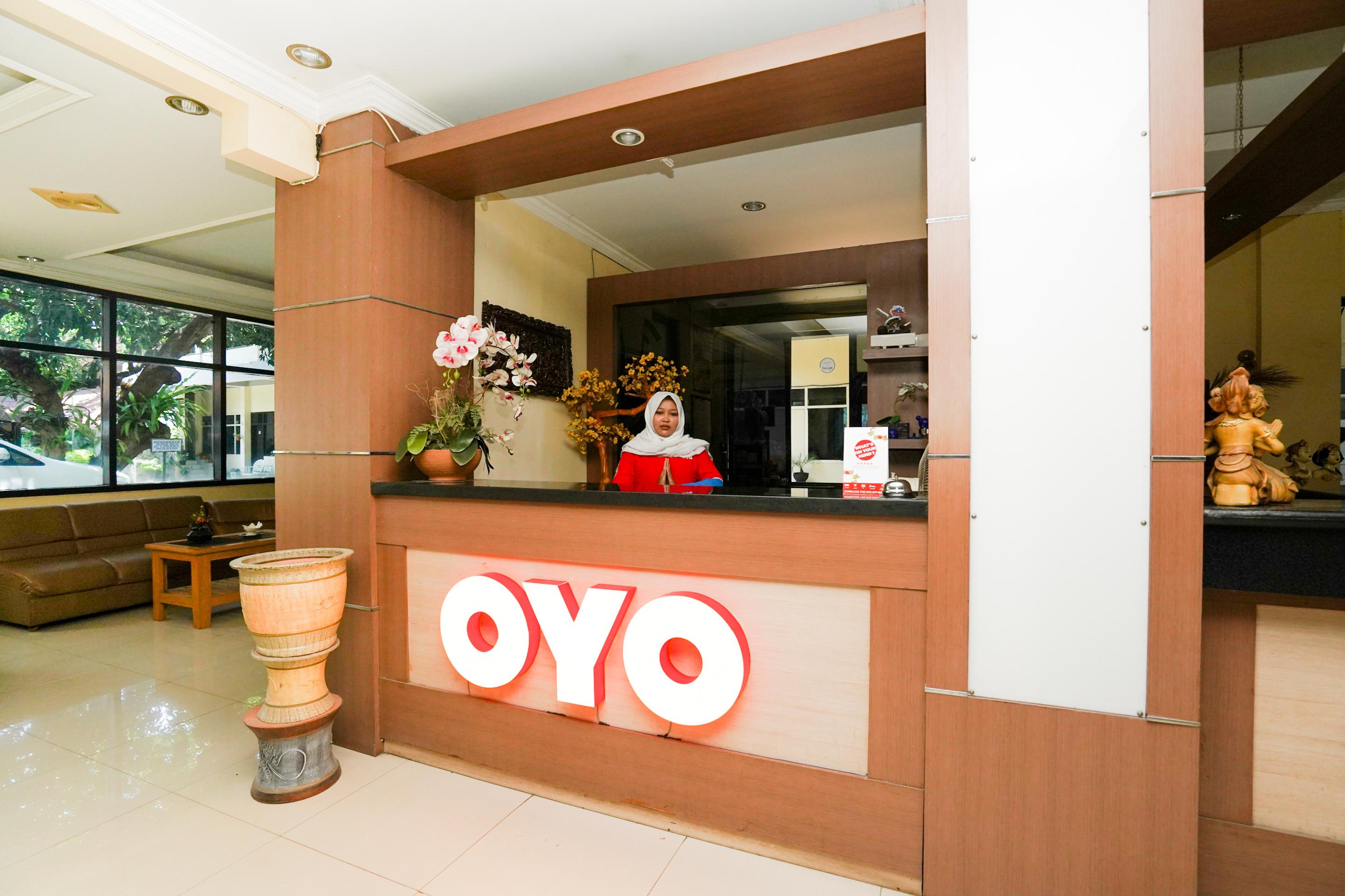 Oyo 1652 Hotel Tampiarto Probolinggo Exterior foto