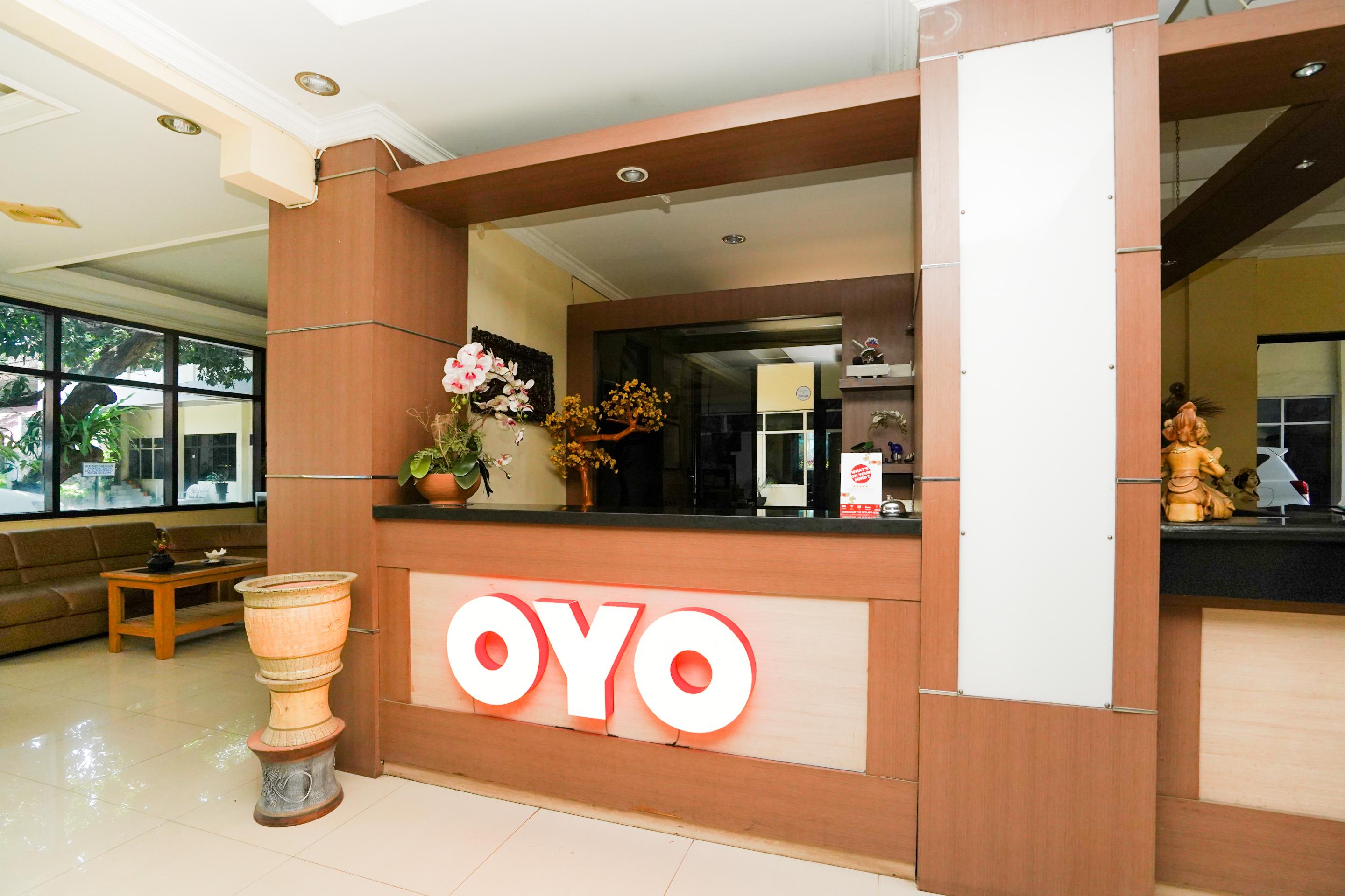 Oyo 1652 Hotel Tampiarto Probolinggo Exterior foto